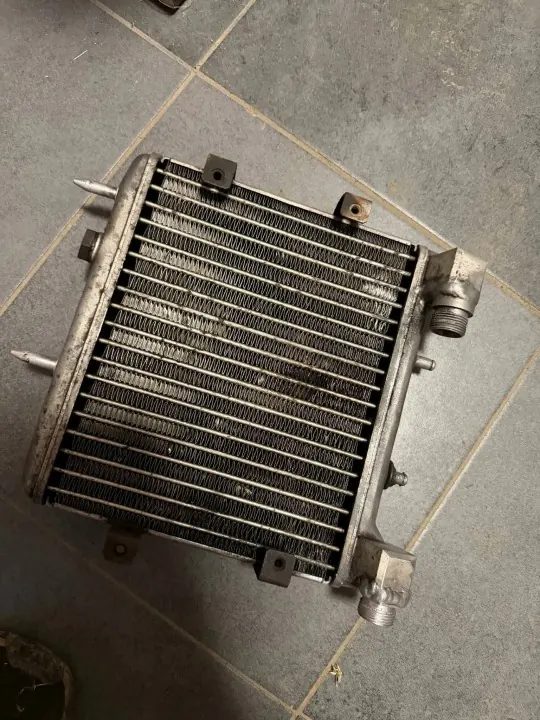 Refroidisseur d'huile moteur OEM A6111800065 Mercedes image 2