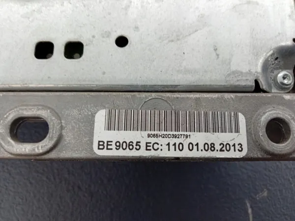 Mercedes-Benz Radiovahvistin OEM A2129005213 image 6