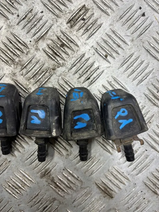 Lave-phare OEM SPRYSKIWACZ pour Mitsubishi Pajero I image 4