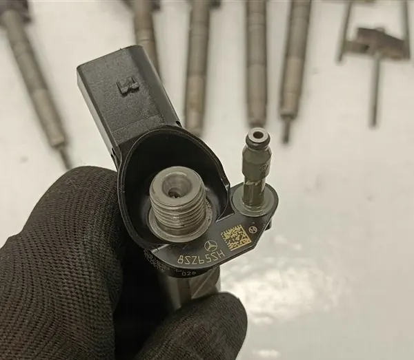 Inyector Mercedes W218 W212 W207 W204 3.0 CDI A6420701187 image 3