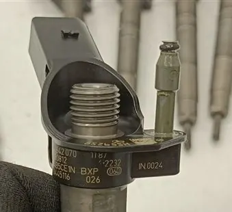 Inyector Mercedes W218 W212 W207 W204 3.0 CDI A6420701187 image 4