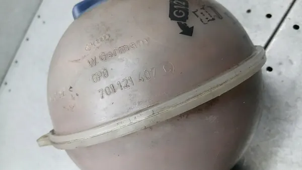 Reservatório de Refrigerante VW T4 2.5TDI 00-03 701121407C image 6