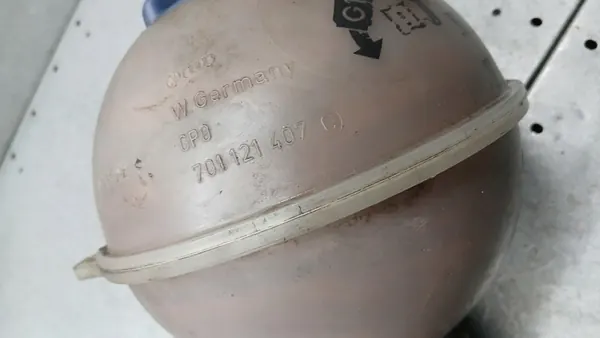 Reservatório de Refrigerante VW T4 2.5TDI 00-03 701121407C image 7