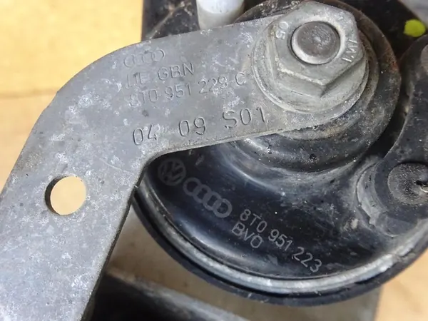 AUDI A4 B8 08-11 Etupuskuri Kannan Täydellinen 8K0807113F image 10