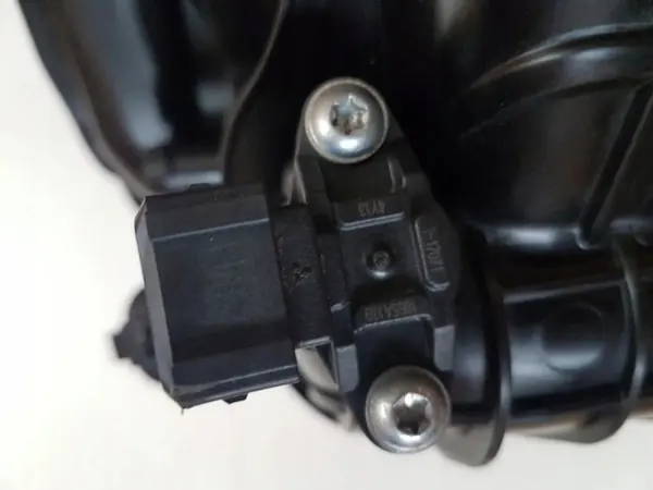 Colector de admisión Mitsubishi OE OEM 1540A095 2.0L image 5