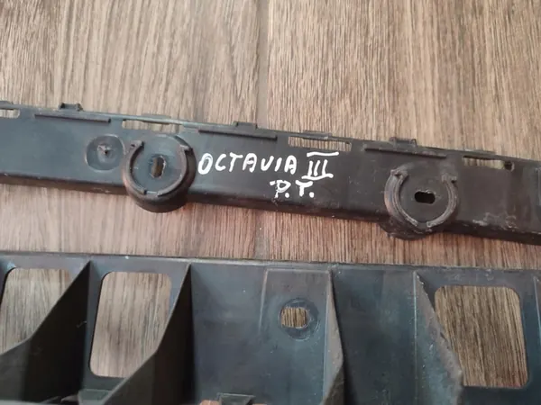 Deslizamento de para-choque traseiro direito Skoda Octavia III 12-16 OEM image 2