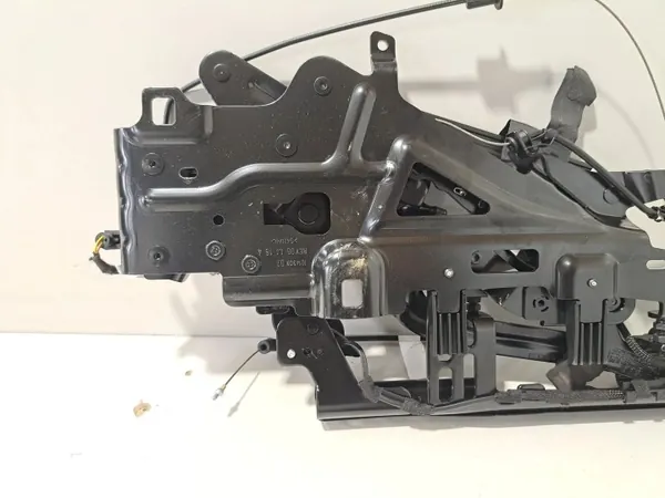 Bakluckfäll OEM 7443103 Vänster Bak BMW M8 image 9