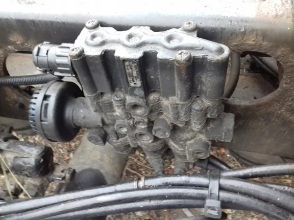 Válvula ECAS Wabco OEM 4729000530 para MAN L2000 image 2
