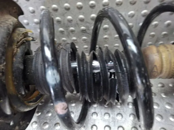 Framvänster Stötdämpare OEM S26309779 Renault Clio IV image 4