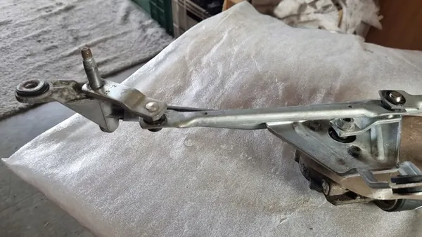 Etupyyhkijän mekanismi Seat Ibiza VW Polo 6N image 2