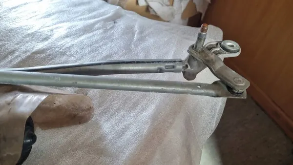 Etupyyhkijän mekanismi Seat Ibiza VW Polo 6N image 4