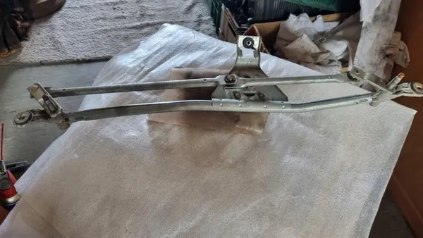 Etupyyhkijän mekanismi Seat Ibiza VW Polo 6N image 5