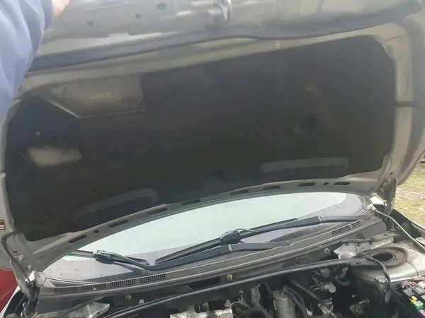 Isolamento do Capô Mitsubishi Lancer VIII image 1