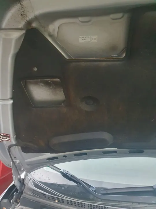 Isolamento do Capô Mitsubishi Lancer VIII image 4