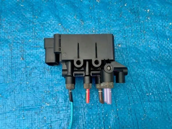 Audi Q7 4M Ilmajousitusventtiili OEM 4M0616013A image 4