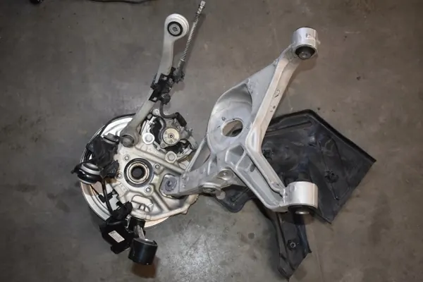 Suspensión trasera izquierda OEM A0009059413 Mercedes X167 image 7