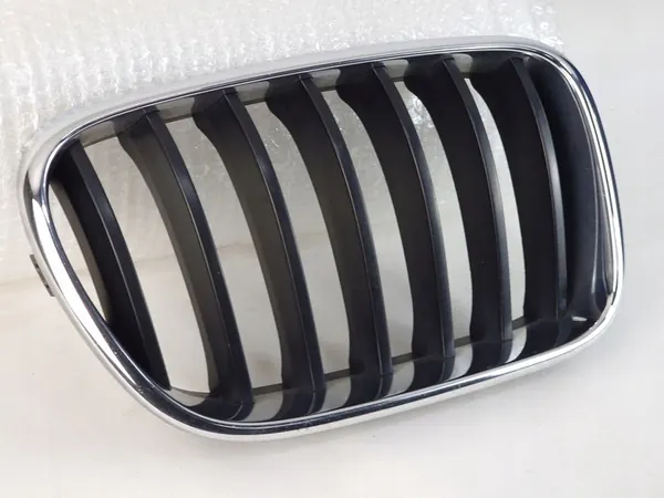 BMW X3 F25 Right Kidney Grille Original OEM 51117210726 image 2