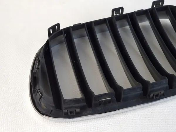 BMW X3 F25 Right Kidney Grille Original OEM 51117210726 image 3