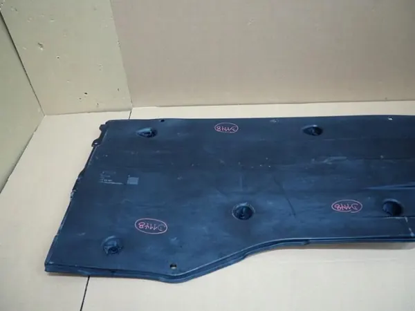 OEM 3Q0825202F oikea alustasuojus VW Passat B8:lle image 3