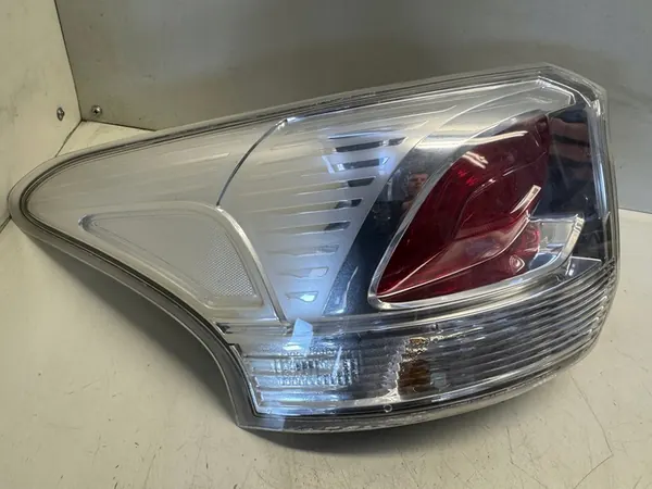 Luz trasera izquierda Mitsubishi Outlander III 8330A787 image 3