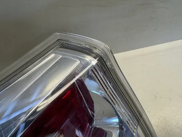 Luz trasera izquierda Mitsubishi Outlander III 8330A787 image 8