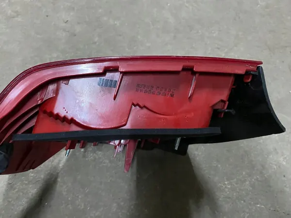 BMW 3 E90 Luz Trasera Izquierda OEM 6937457 image 6
