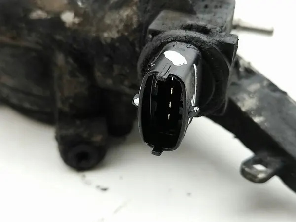 Bränslefilter Opel Antara 2012 25927517 image 4