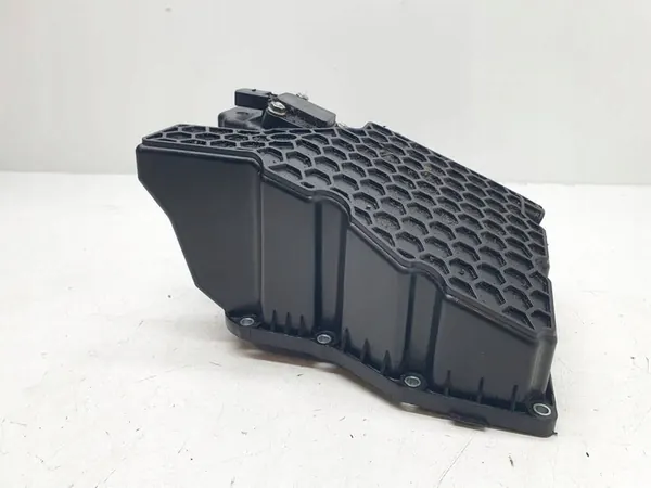 Oljetank Audi A5 F53 F5P 2.0 TFSI 150HK 06L103598R image 3