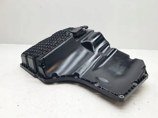 Oljetank Audi A5 F53 F5P 2.0 TFSI 150HK 06L103598R image 4