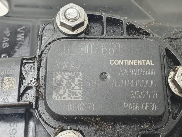 Oljetank Audi A5 F53 F5P 2.0 TFSI 150HK 06L103598R image 5