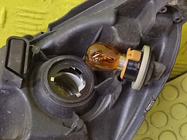 Phare avant droit Peugeot 407 OEM 0301213202 image 6