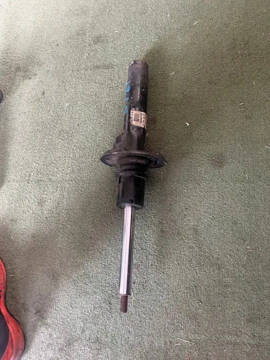 VW PASSAT B7 1.6TDI McPherson Sinistro 3AA413031M image 3