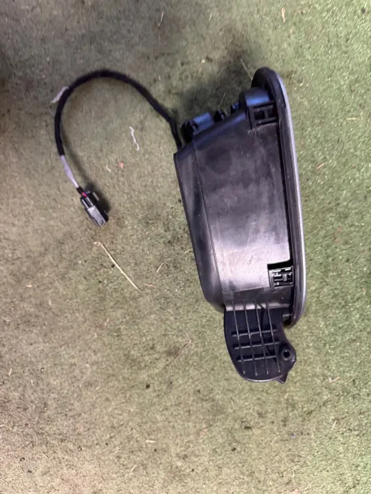 Kia Sportage V polttoainekansi OEM 81595-R2000 image 3