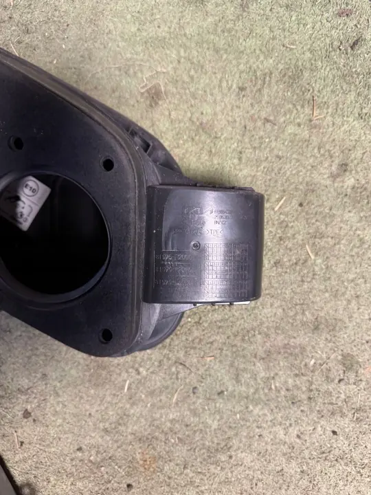 Kia Sportage V polttoainekansi OEM 81595-R2000 image 4