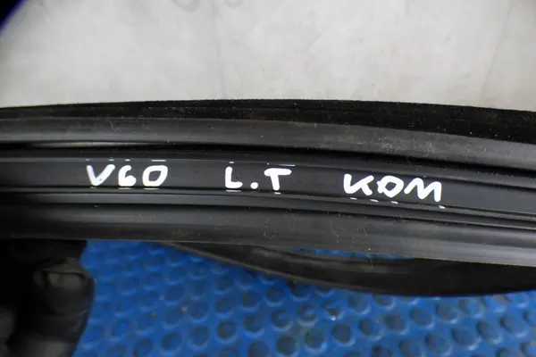 Raamrubber deur links achter Volvo V60 CARTUSZCZELKAVOLVO image 3