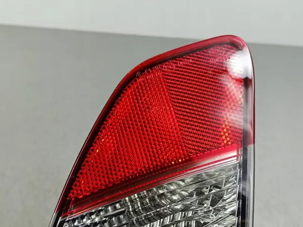Luz de marcha atrás Mitsubishi Outlander OEM FOB56047 image 3