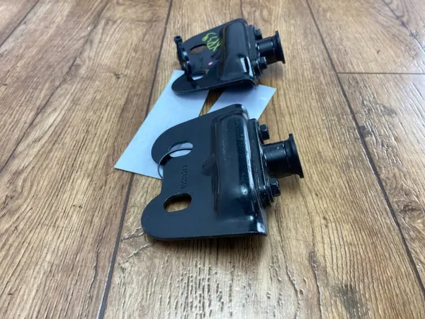 Katon lukon kiinnike OEM 10340516 Corvette C6 2005+ image 5