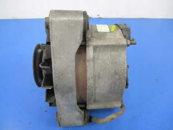 BMW E30 1.8 Vaihtovirtageneraattori 80A image 3