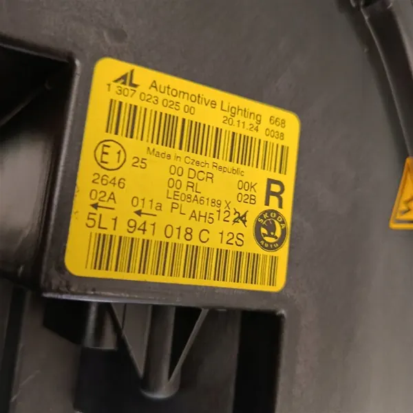Farol Direito Skoda Yeti Xenon 09-13 image 7