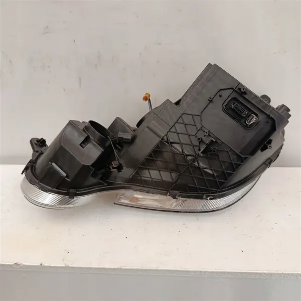 Farol Direito Skoda Yeti Xenon 09-13 image 9