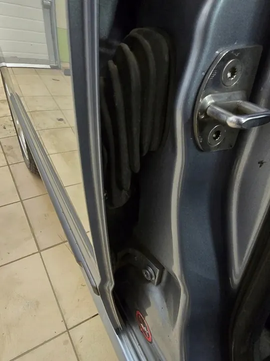 Instalação de Porta Skoda Fabia 1 1998-2007 Hatchback image 2