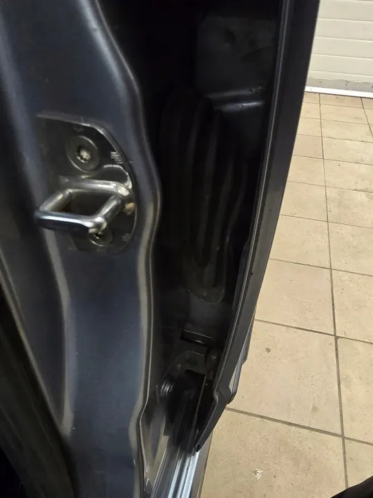 Instalação de Porta Skoda Fabia 1 1998-2007 Hatchback image 3