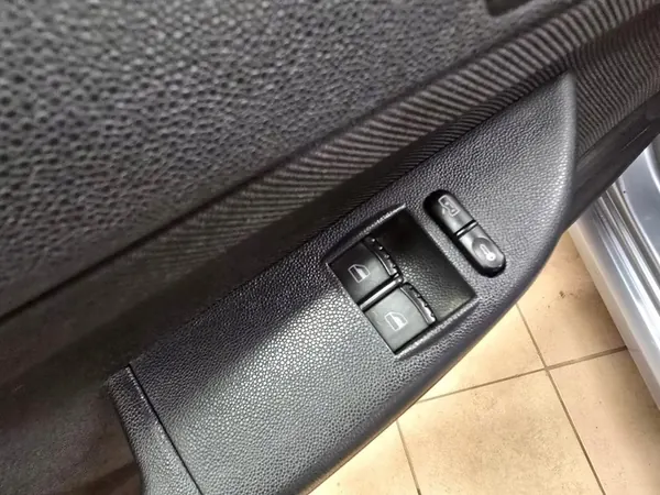 Instalação de Porta Skoda Fabia 1 1998-2007 Hatchback image 5