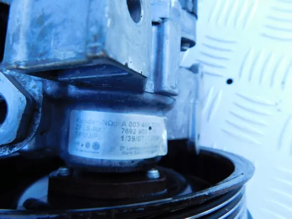 Servostyrningspump Sprinter 906 2.2 CDI OM646 ZF OEM A0034667201 image 3