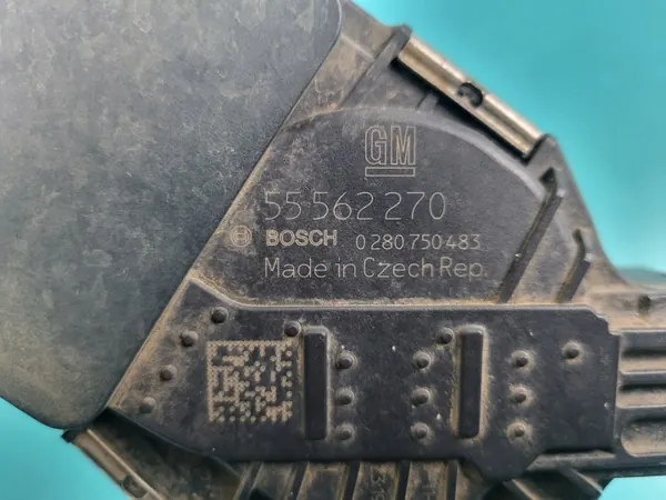 Kaasutin OEM 55562270 Opel Corsa E 1.4:lle image 4