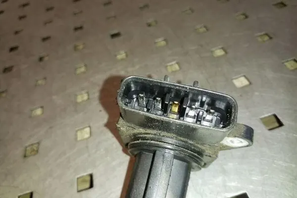 MITSUBISHI PAJERO III Luftmassenmesser 1525A016 image 2