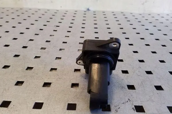 MITSUBISHI PAJERO III Luftmassenmesser 1525A016 image 4