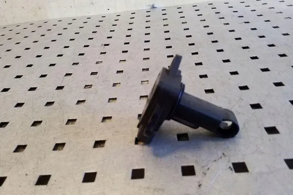 MITSUBISHI PAJERO III Luftmassenmesser 1525A016 image 5