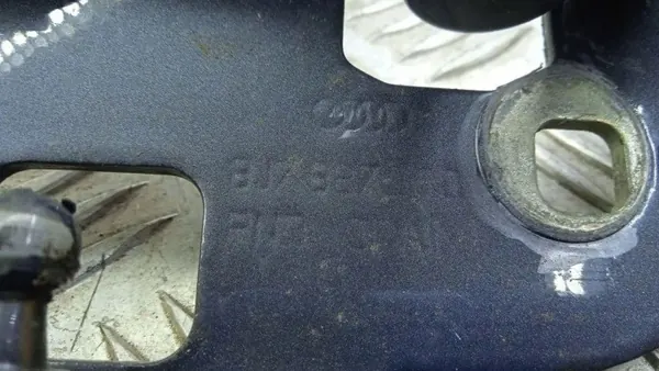 Bisagra maletero derecho Audi TT Mk2 OEM 8J7827300 image 4
