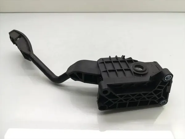 Gaspedal Vauxhall Corsa 1.4 2007 OEM 55702021 image 2